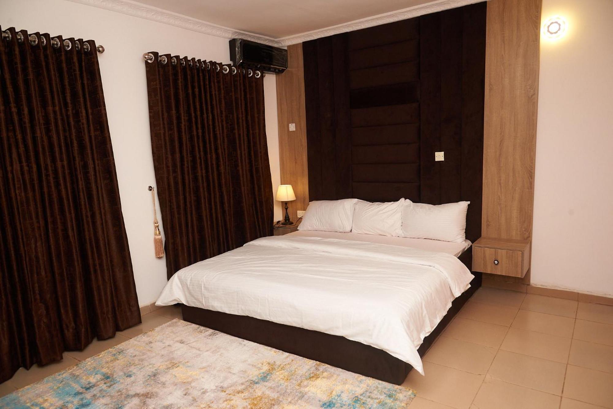Apartment 1118 Serenity *